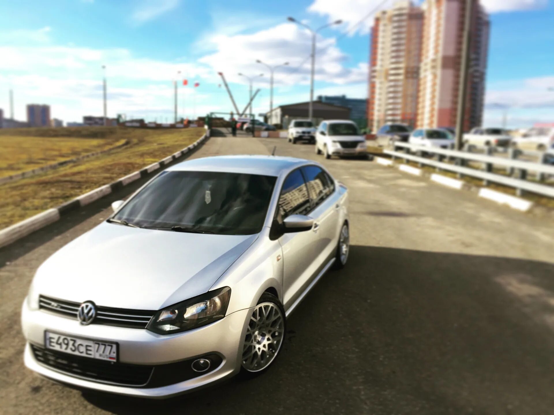 Купить лобовое на поло. Volkswagen Polo sedan тонировка. Фольксваген поло 2014 полоса на лобовом. Jetta 6 тонировка лобового 35 %. 35% Лобовое поло седан.