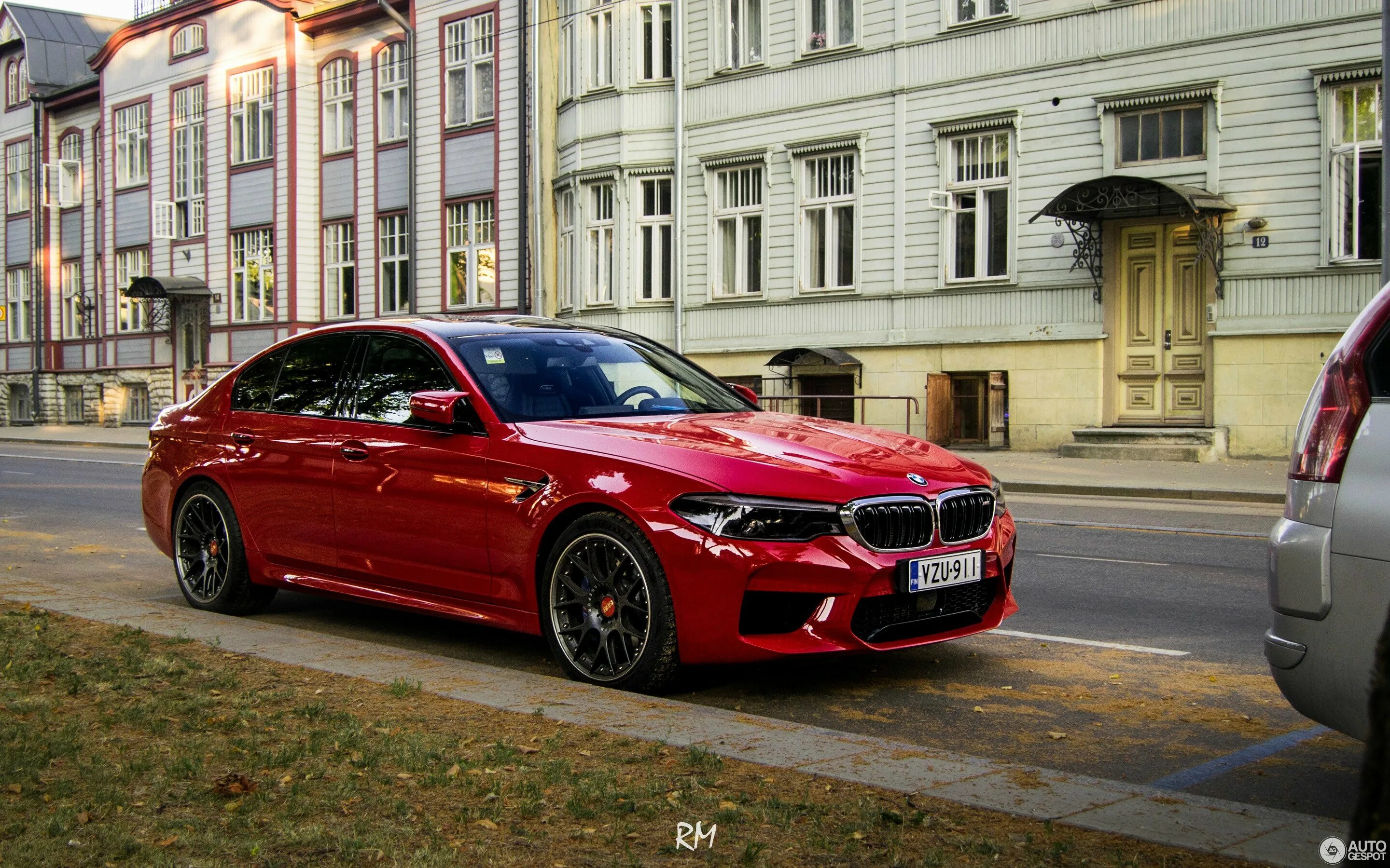 Красная бмв м5. BMW m5 f90. BMW m5 f90 Red. BMW m5 f90 красная. BMW m5 f90 бордовая.