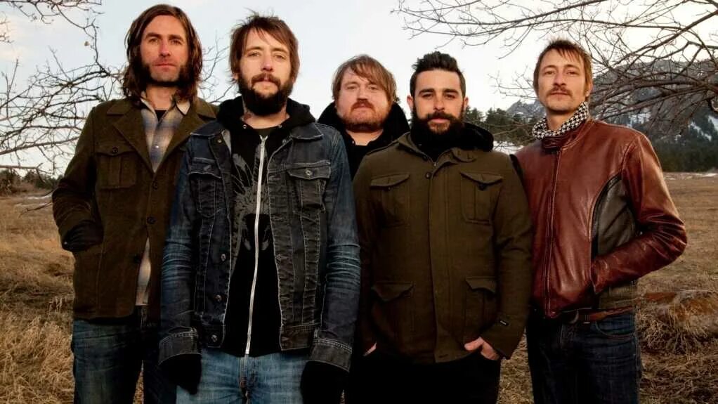 Группа band of horses. The band "band - islands (lp)". The chariot группа. Lucky horse группа википедия. Band of horses обложка.