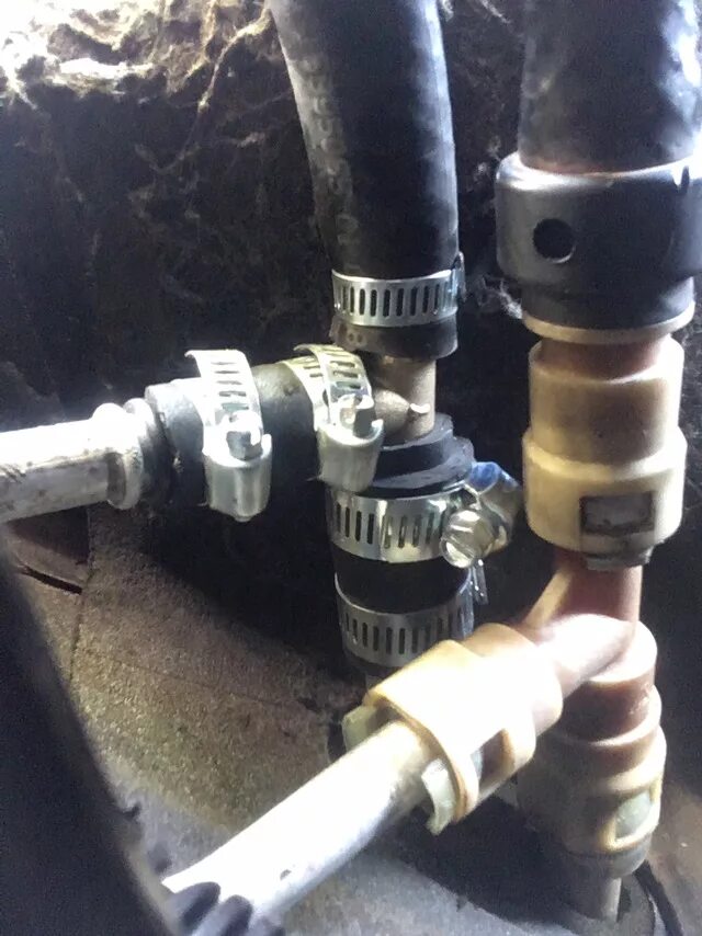 Подсоединить к чугунной канализации 110. Тройник электрический строительный. Старый чугунный тройник канализации. Тройник печки chevrolet tahoe 900. Птж 108 канализации тройник резинку.