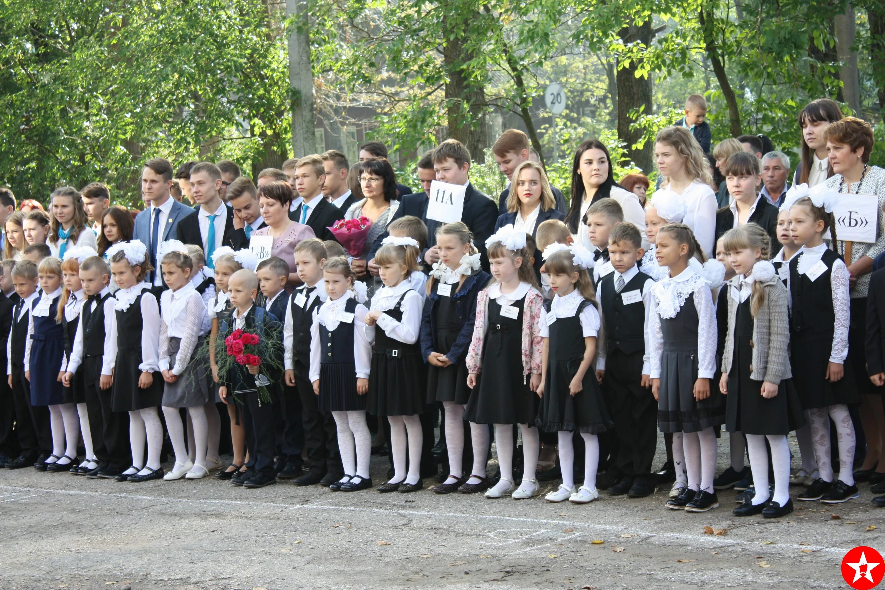 Учителя 444 школы москвы. Калининская школа аскиз. Школа 2018 год. Школа в капотне выпускной 11 класс. Школа 2018 год.