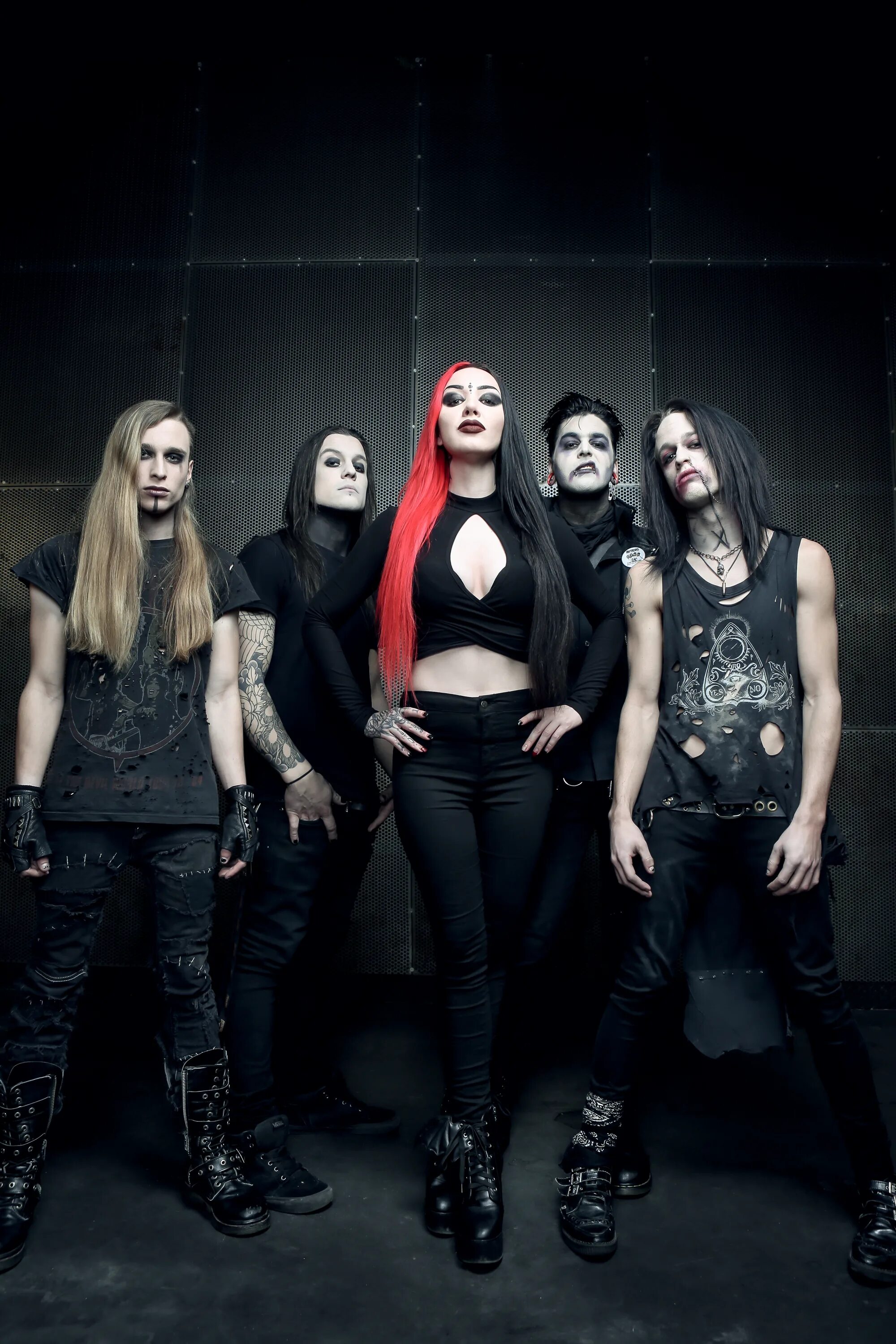 Кейт дровер new years day. Эшли костелло. Солистка группы new years day. New years day "unbreakable". New years day victim to villain.