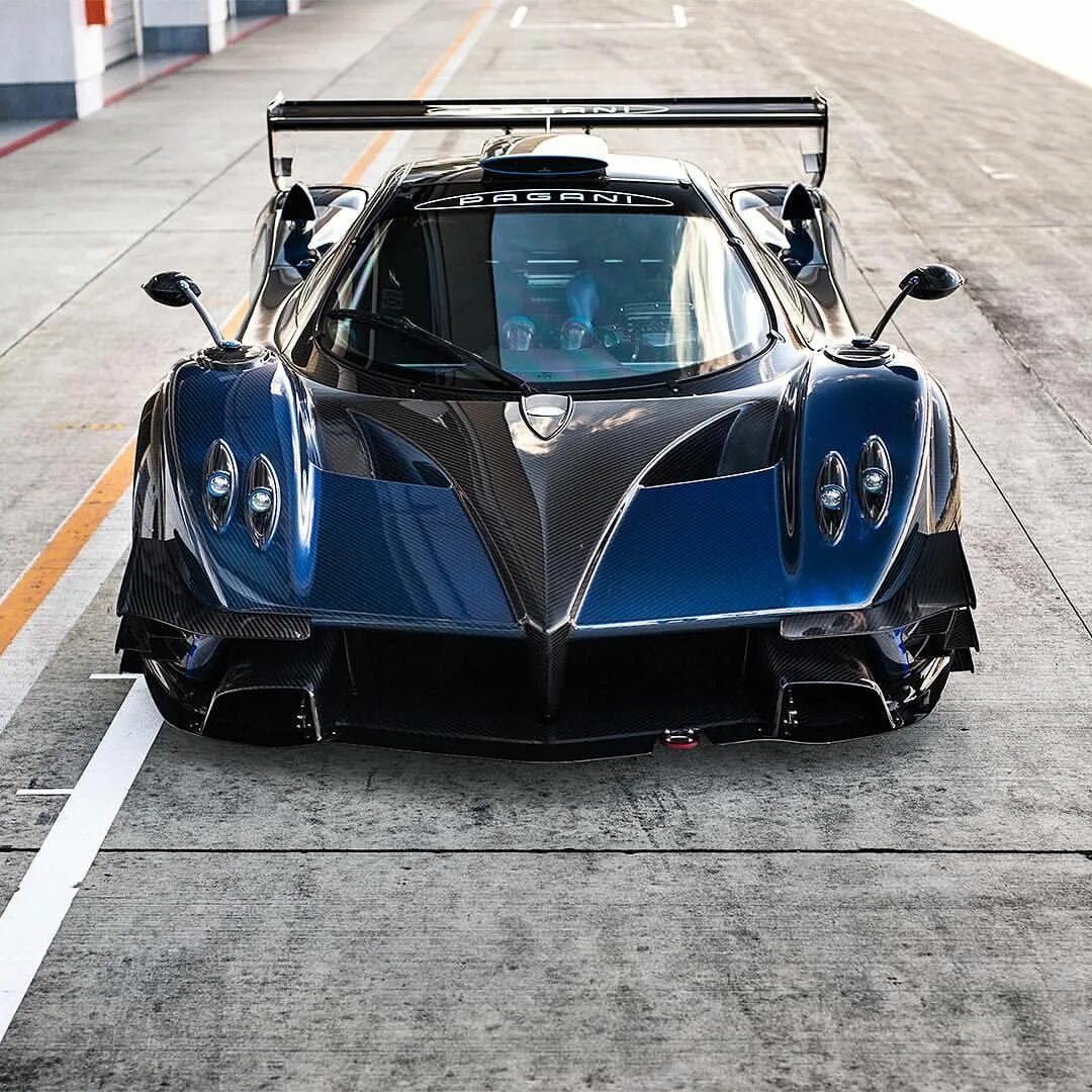 Скорость зонда. Pagani Zonda r. Pagani Zonda r 2022. Машина Pagani Zonda. Pagani Zonda Huayra r.