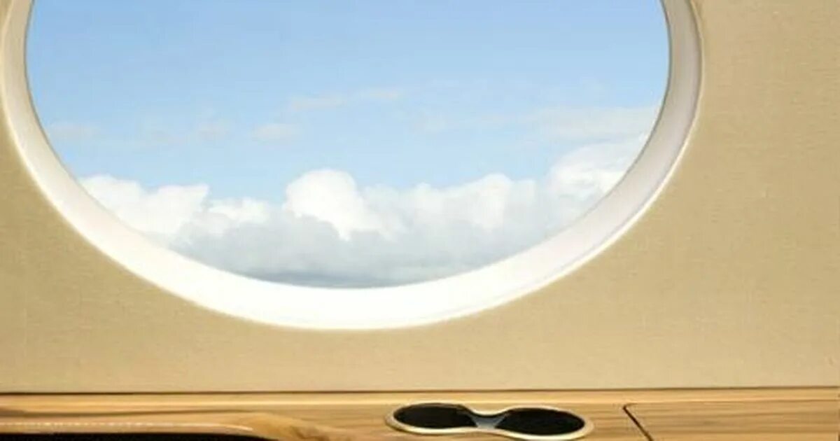 Круглый самолет. Иллюминатор самолета круглый. Круги на небе. Ту 134 иллюминатор. Круглое крыло.