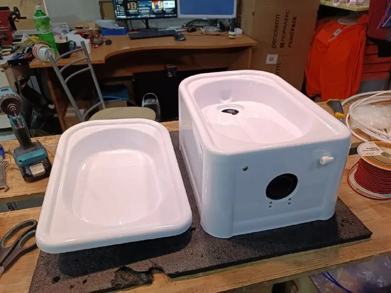 2. туалет тг. мужчина в туалете. туалет тг. туалет тг.