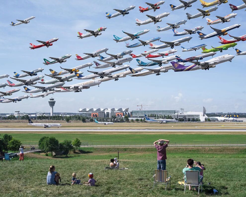 Много самолетов. Птицы на аэродроме. Фотографии самолетов. Много взлетающих самолетов.