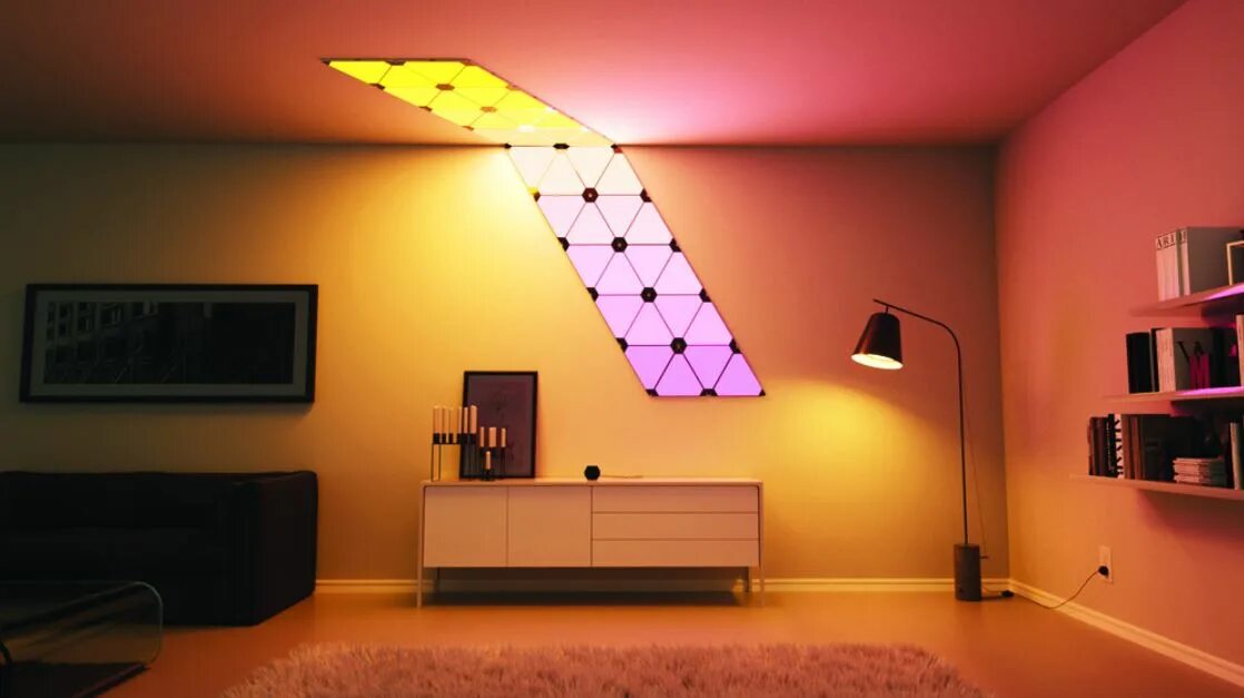 Освещение потолка. Освещение в гостиной без люстры. Освещение в интерьере. Комната с подсветкой. Светодиодная подсветка в интерьере.