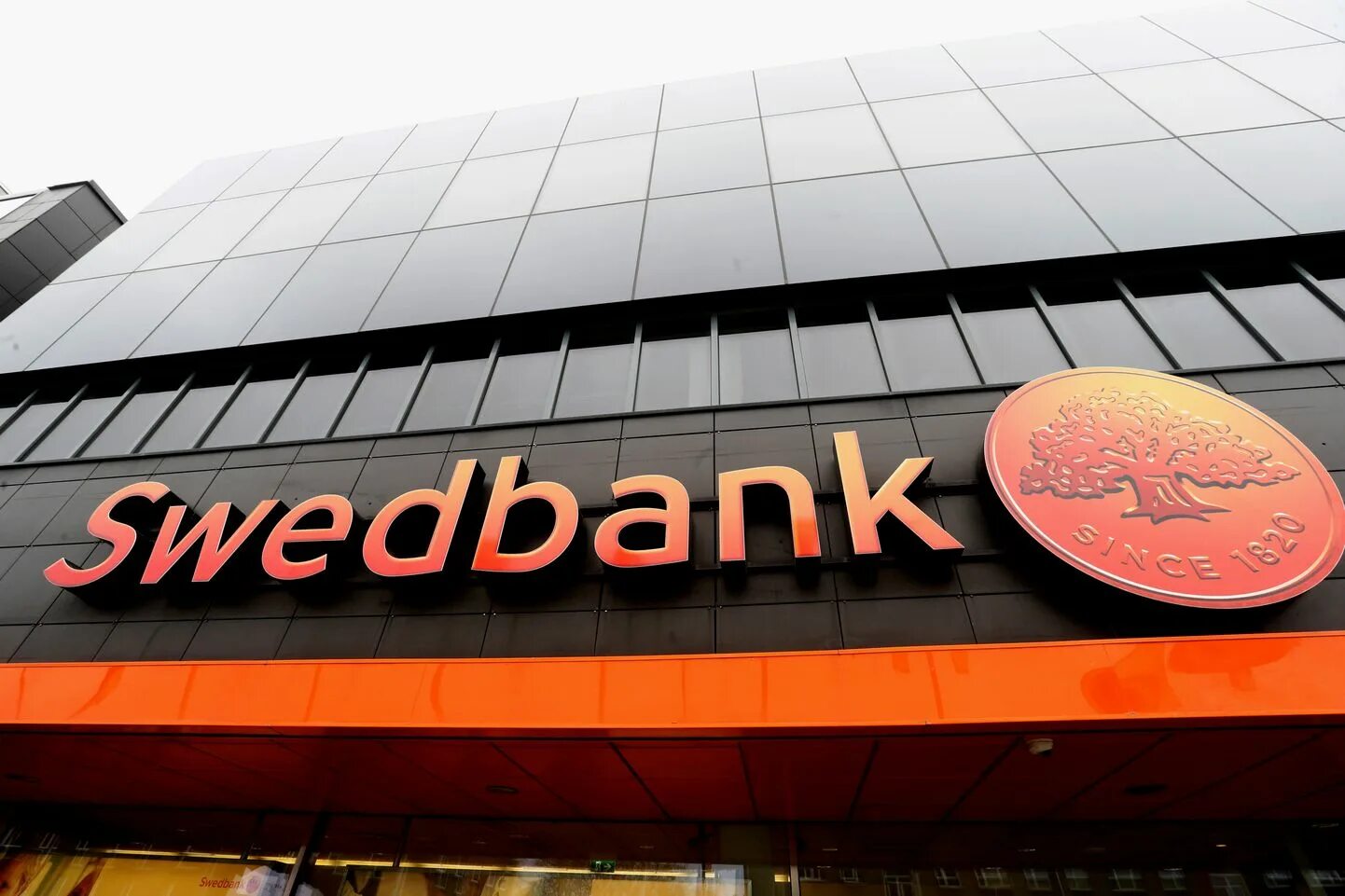 Swedbank lv. Swedbank. Swedbank Эстония. Swedbank лого. Шведский банка.