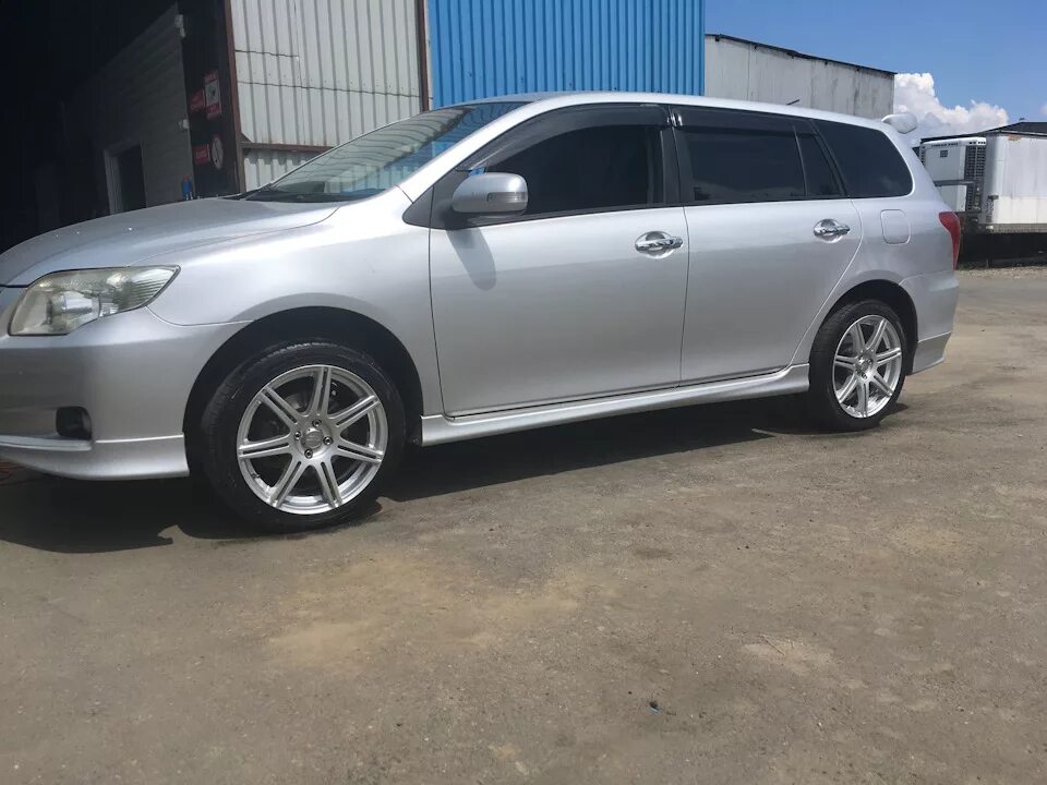 Тойота королла филдер 120 диск. Тойота королла филдер 120 на проставках. Toyota fielder 2005 r17. Тойота королла филдер 2003. Диски тойота филдер 16.