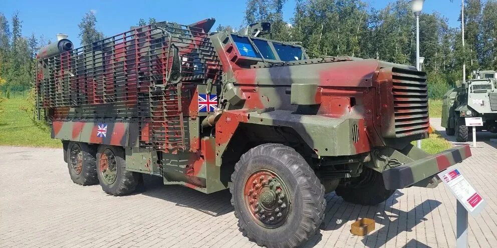 Где выставка натовской техники. Где выставка натовской техники. Трофеи из сирии. Выставка трофейной техники нато. Бтр ракушка.