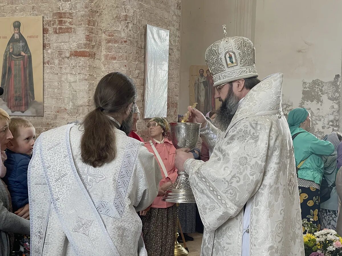 паломник паломническая служба смоленск. православные святыни в смоленске. смоленская епархия поездки. прихожане в храме. сайт паломнической службы смоленск.