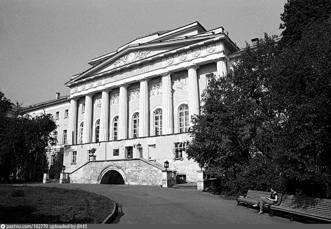 Мгу на моховой. Московский университет Казаков и Жилярди. Московский университет 19 век Жилярди. Здание Московского университета Жилярди. Казаков Московский университет на Моховой.