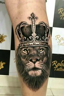 Тату лев с короной