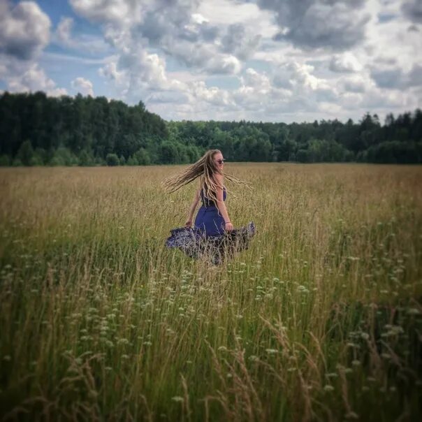 Праведная жена лучшее благо этого мира. Любовь мирянских. Любовь к мирскому в исламе. Мирское в исламе. Мирская жизнь в исламе цитаты.