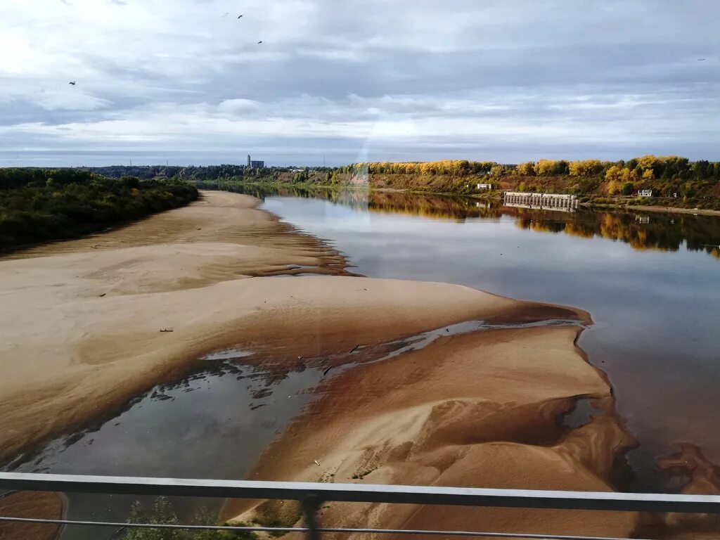 Уровень реки вятки в вятских полянах. Вятские Поляны Вятка. Река Вятка. Обмеление рек Вятка. Река Вятка в Удмуртии.