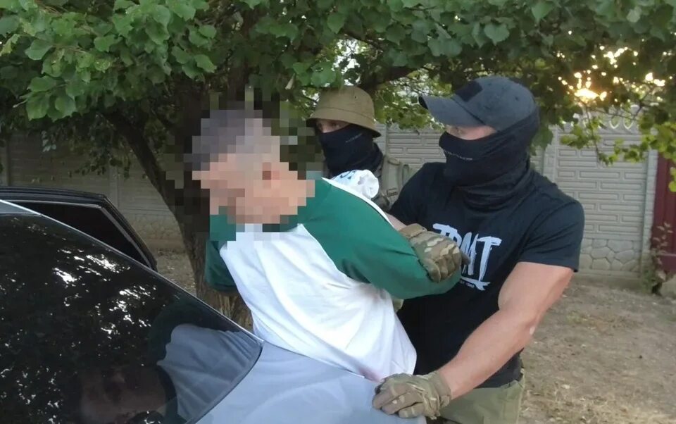 Задержание преступницы. Брянские бандиты. Сотрудник фсин задержан. Ткачук задержание. Обыск в квартире.