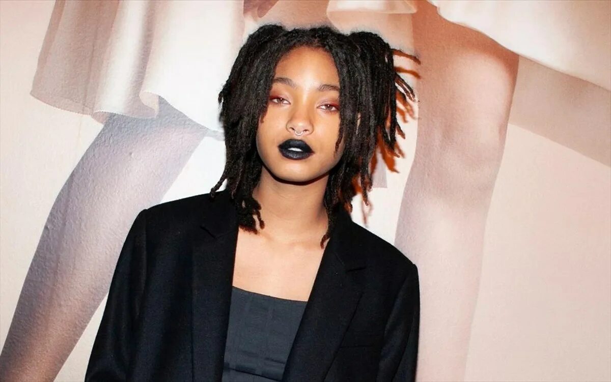 Уиллоу Смит wait. Wait a minute! Уиллоу Смит. Wait a minute Willow обложка. Willow Smith wait a.