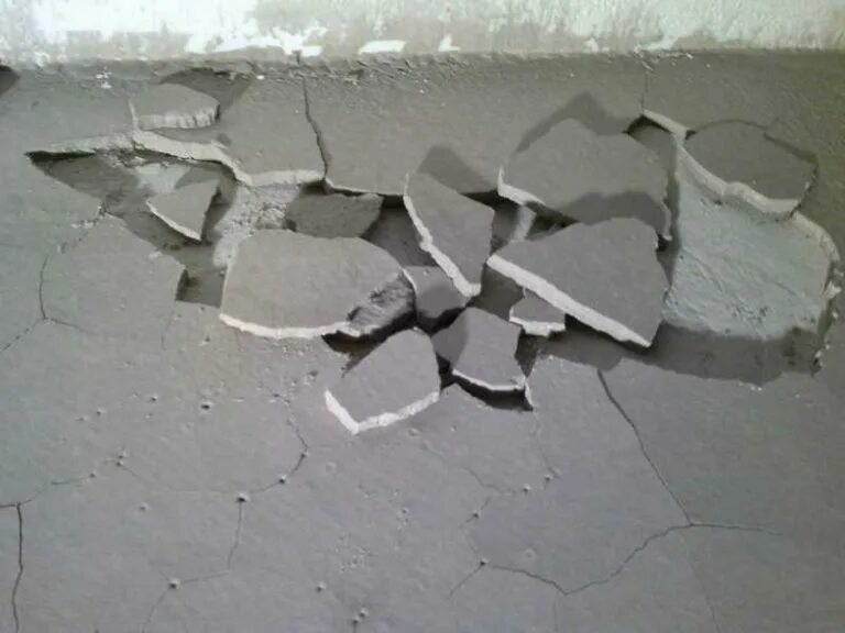 Разбитые полы. Цементно-Песчаная стяжка пола трещины. Усадочные трещины в бетоне. Трещины в бетонной стяжке. Трещины в бетонном полу.