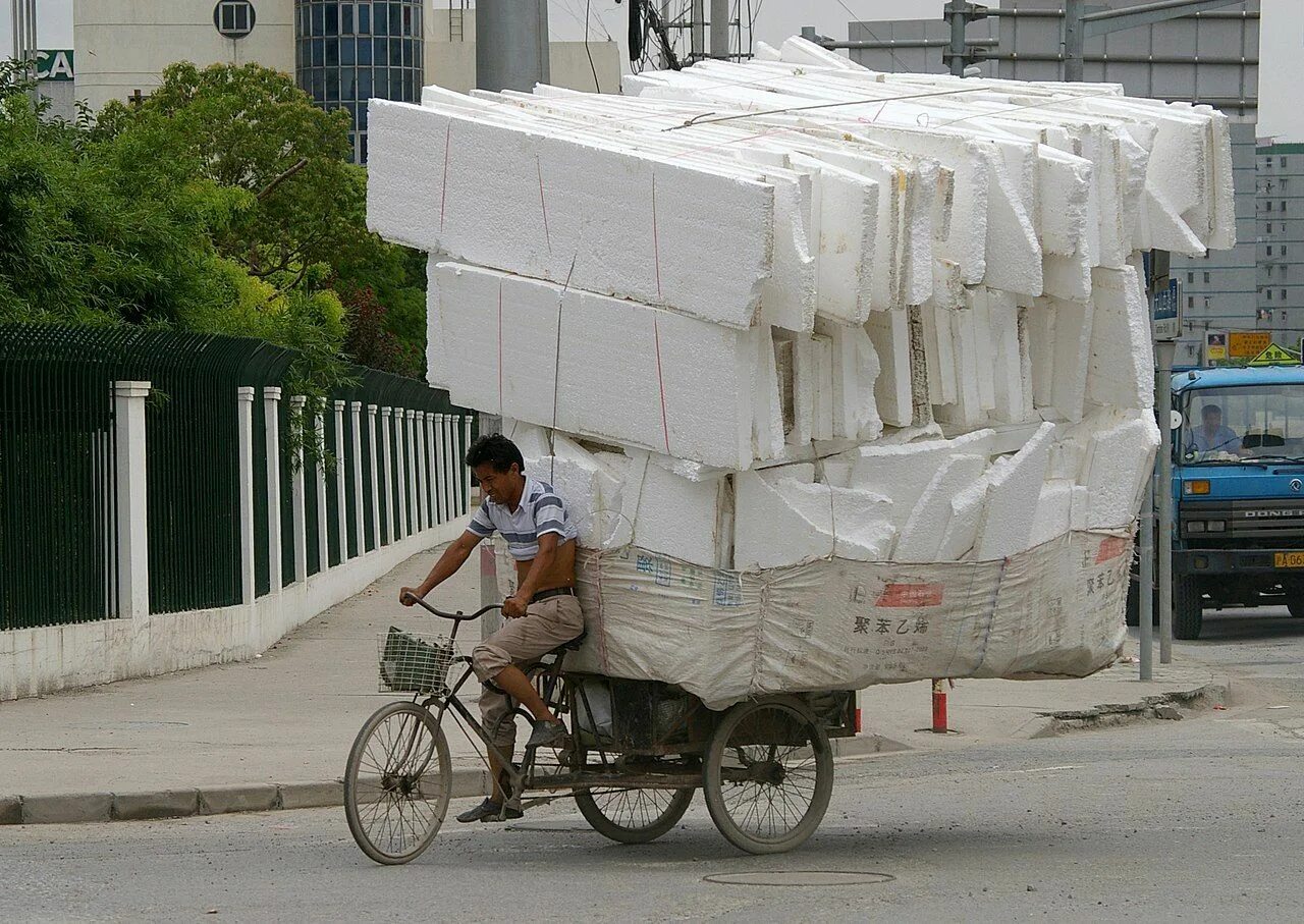 Truck bike. Велосипед грузовик. Груженый велосипед. Грузовые велосипеды в Индии. Велосипед фура.