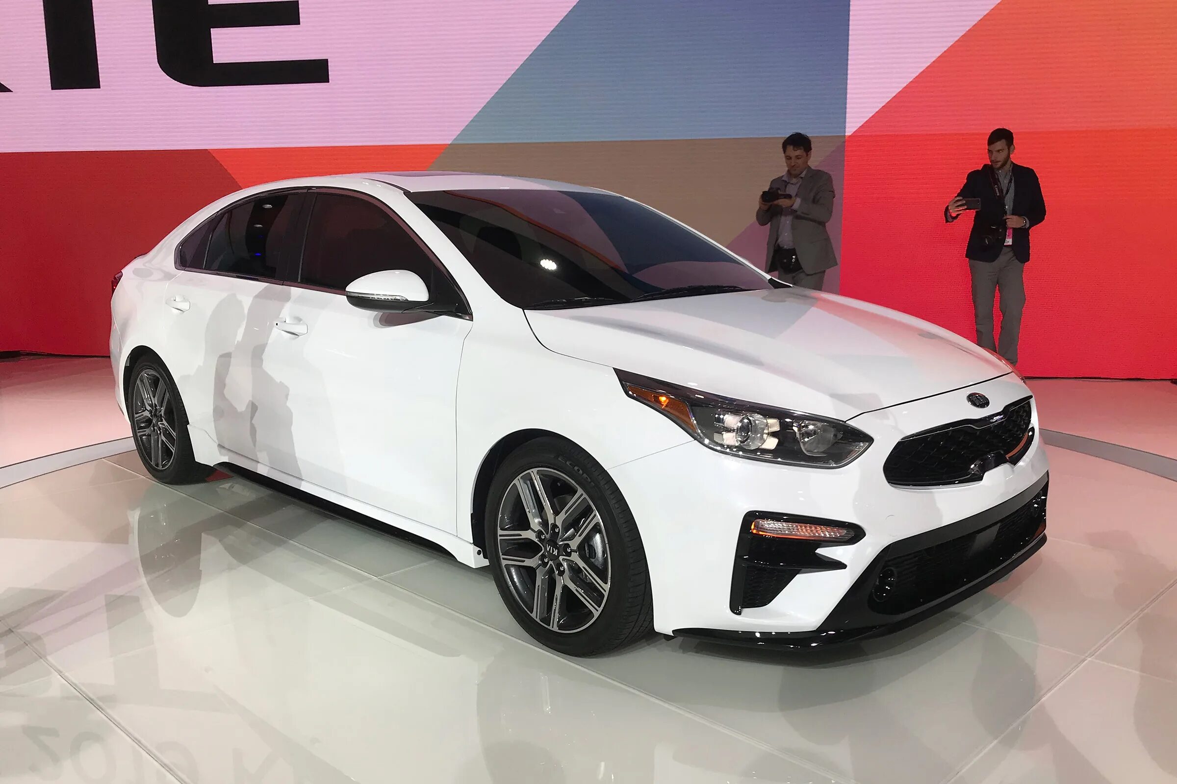 Киа к3 комплектации. Новая Киа Серато 2019. Kia Церато 2019. Kia Forte 2021. Kia Cerato 2019 новый кузов.