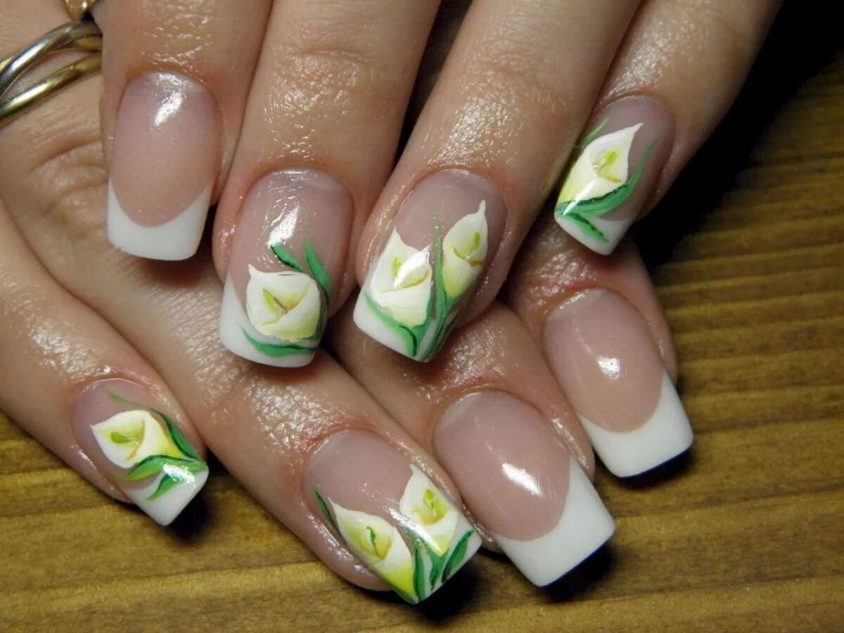 Белый весенний маникюр. Весенние ногти. Френч с цветком. Салатовый френч на ногтях. Маникюр френч с цветами.