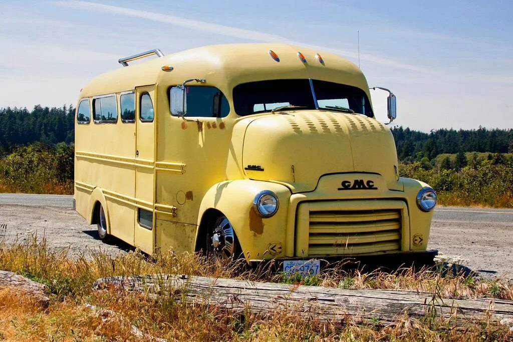 Машины автобусы грузовики. Грузовики GMC Coe. 1953 Coe GMC Truck. 1953-GMC-Custom-Cabover-Bus. GMC Cabover.