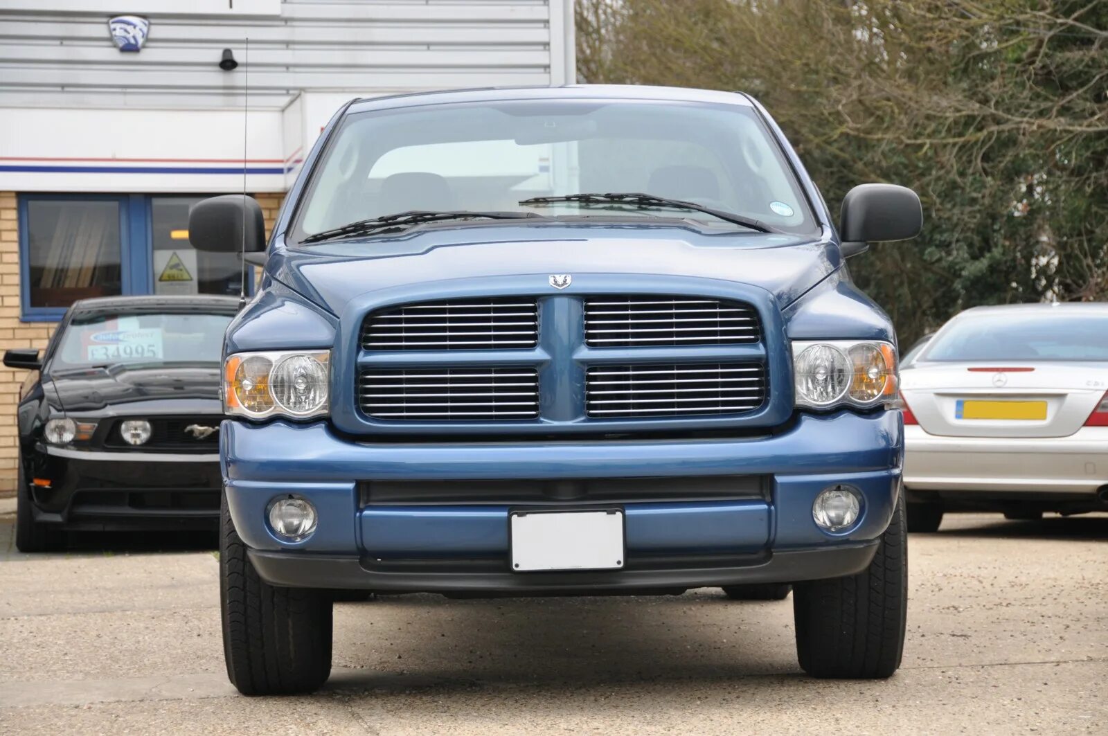 Blue ram. Dodge Ram Blue. Додж рам 4х4 2004. Додж рам синий. Додж рам синий новый.