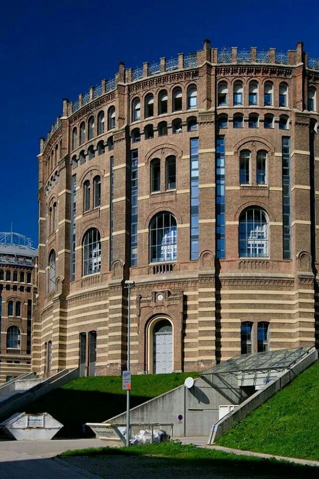 архитектор сантьяго калатрава оперный театр тенерифе. яйцеобразное здание бомбей индия. узнаваемое здание. хатльгримскиркья в рейкьявике, исландия. оперный театр сидней архитектура.