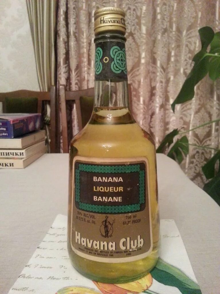Банановый ликер название. Банановый кремовый ликер. Banana cream liqueur. Банановый ликер кубинский. Банановый ликер кубинский.