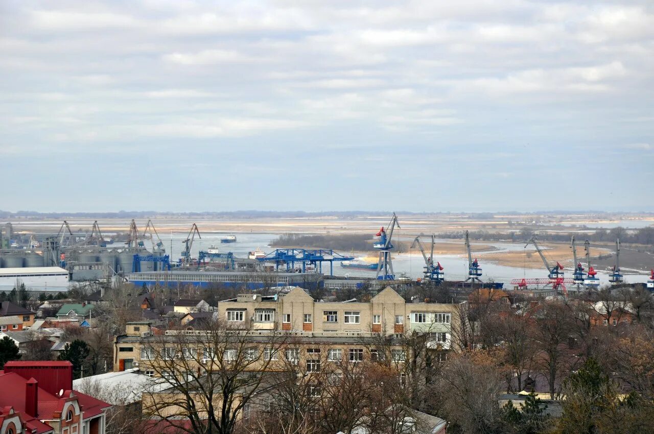 Набережная Азова Ростовской области. Дает в городе азове