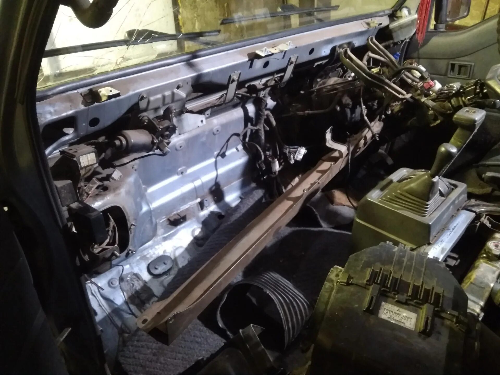 Как снять двигатель делика Замена ГБЦ 4м40. Часть 2 "финал". Mitsubishi Pajero (2G), 2,8 л, 1993 года сво