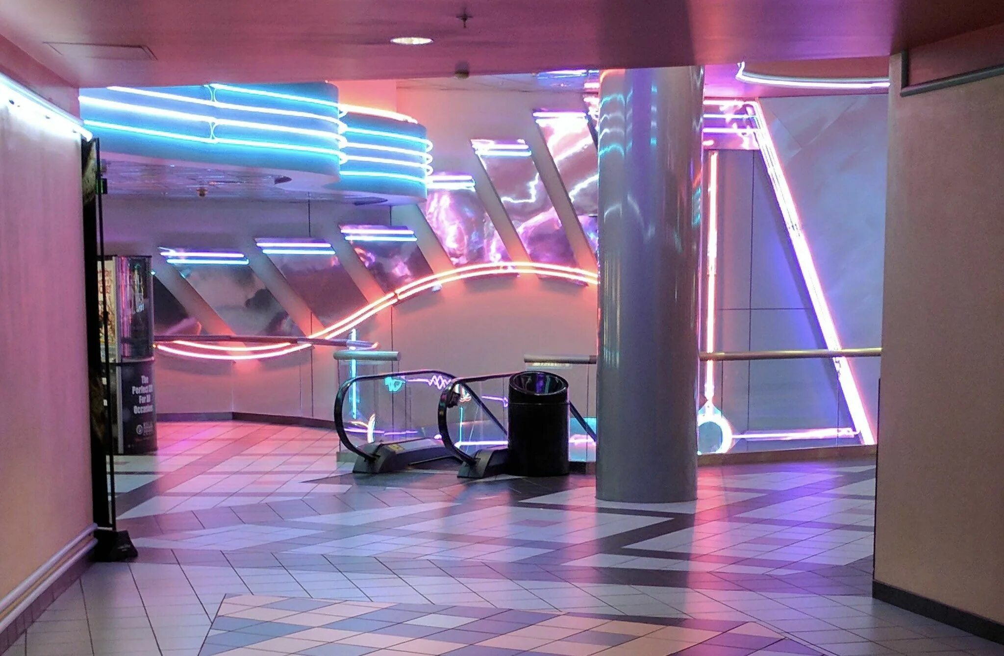 Центральный вход РЦ NEON - Picture of NEON, Kirov - Tripadvisor