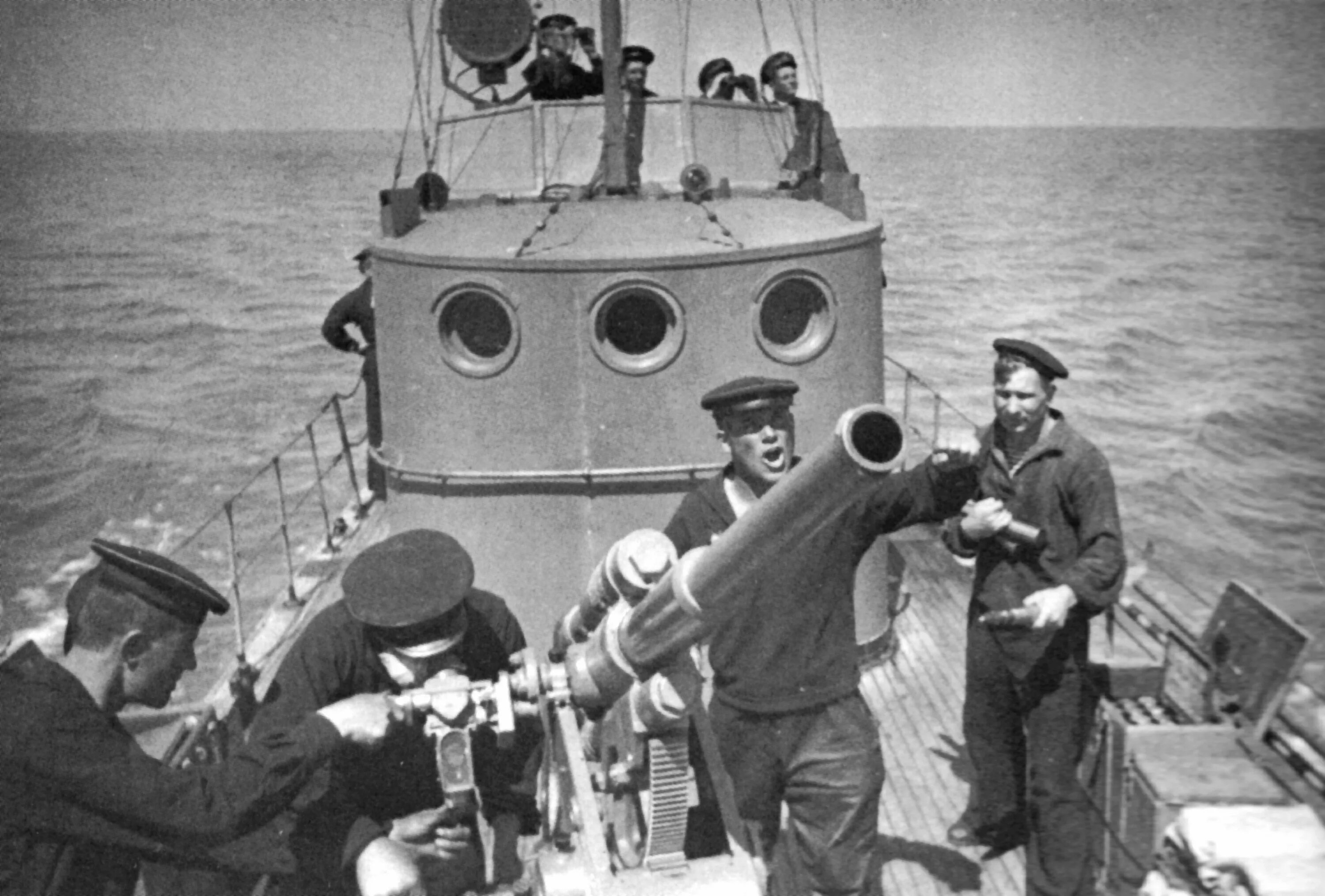 Охотник во время войны. Катер морской охотник 1942. Капитан подводной лодки Северного флота 1941. Матросы Балтийского флота 1941. Торпедные катера ЧФ 1941-1945.