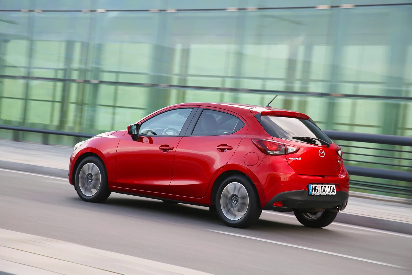 Габариты мазда 3 2014 колесная база. Мазда 2 2008 габариты. Мазда 2 1. Мазда 2 размеры. Мазда 2 дверная.