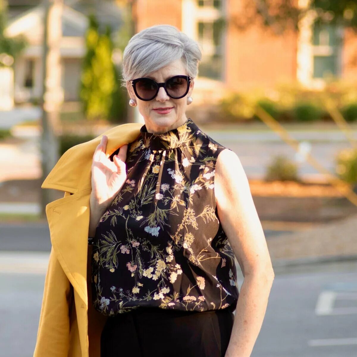 Модная одежда для пожилых. Стильная одежда для пожилых женщин. Красивая одежда для женщин после 50. Женщин после 50 лет в москве. Модная одежда для бабушек.