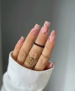 Көптеген жігіттер бір қызды сиқырлайды