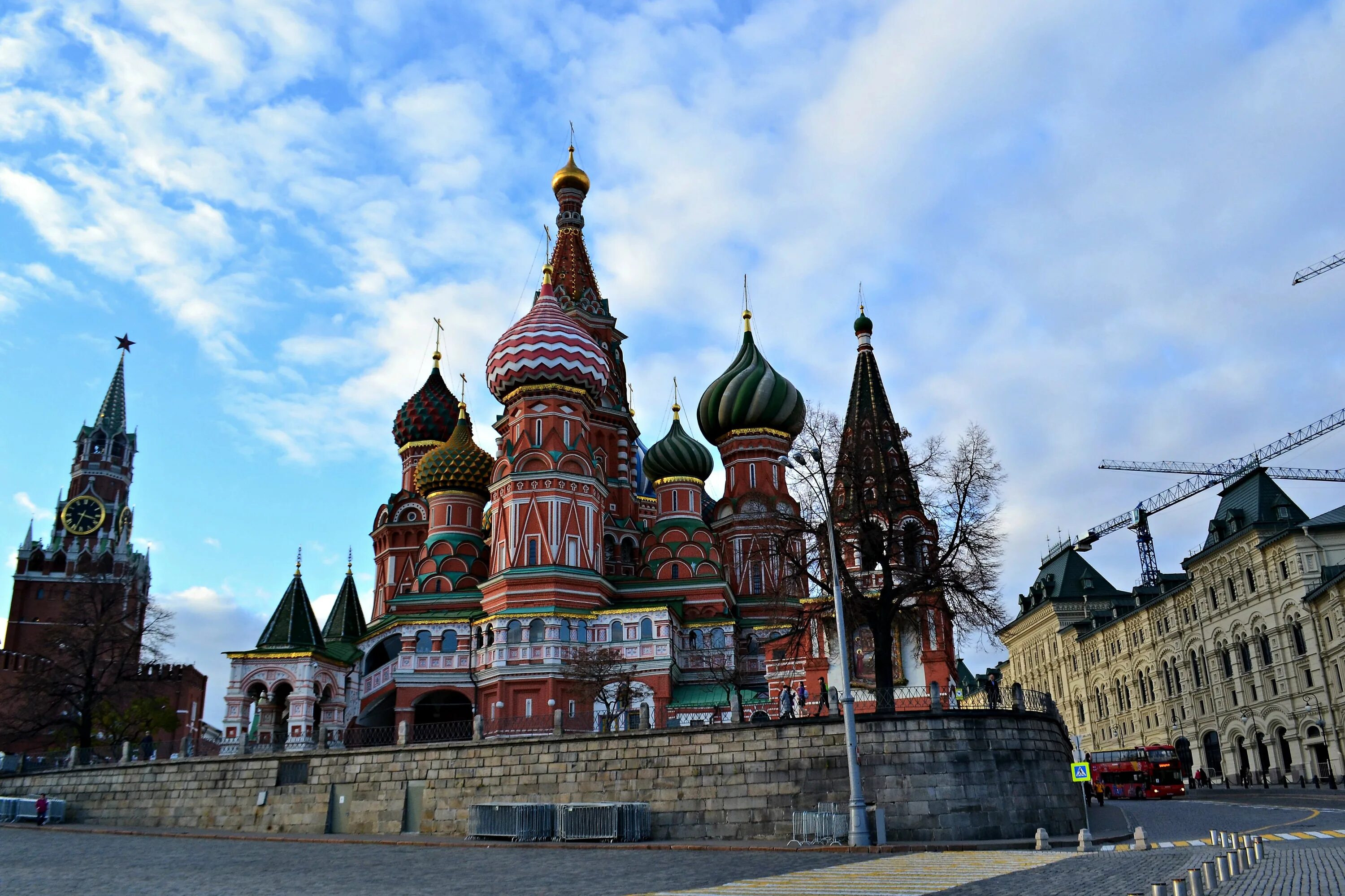 Достопримечательностью москвы является. Достопримечательности москвы. башни кремля.