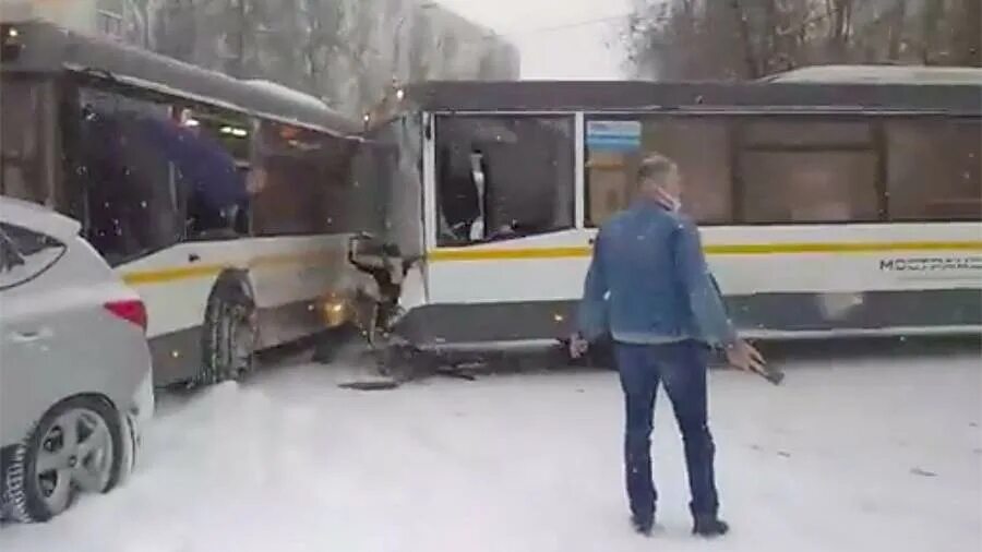 Ивантеевка московская происшествия. Ивантеевка московская происшествия. Ивантеевка ночь. Два рейсовых автобуса столкнулись в подмосковье. Происшествие в ивантеевке.