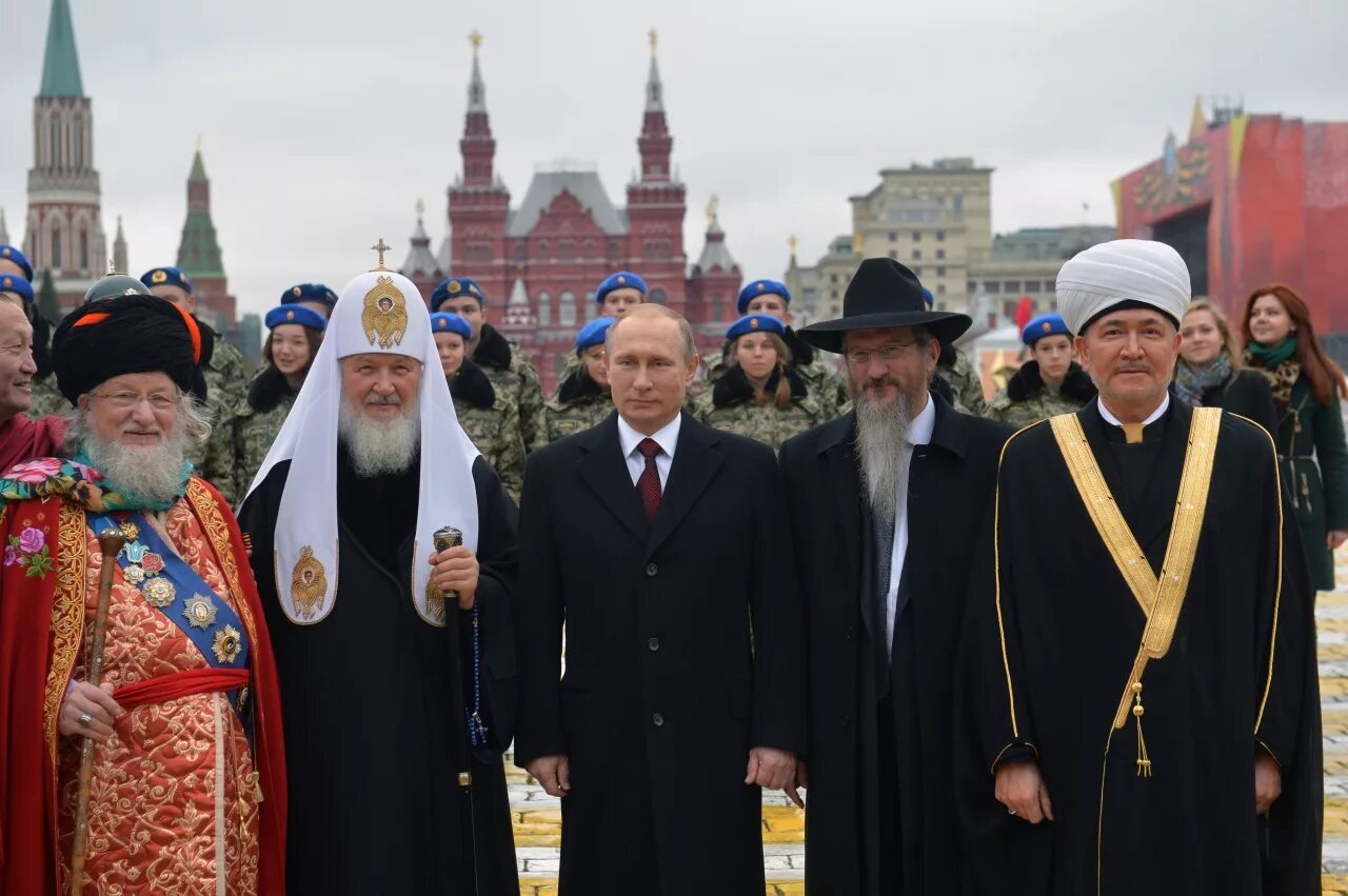 Возрождение многих странах. Гундяев Лазар муфтий. Представители разных конфессий. Церковь и политика. Люди разных конфессий.