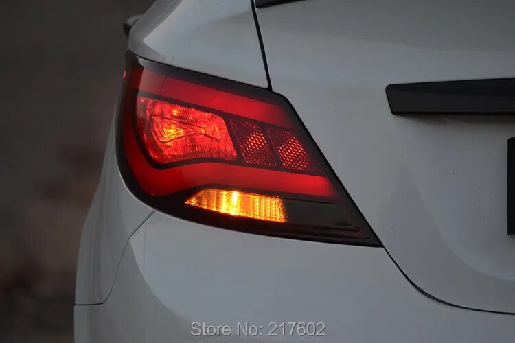 Задний фонарь Solaris 2013. Hyundai Solaris 2010 задние фары. Hyundai Solaris 2014-2016 фонарь. Задние диодные фонари на Солярис 2015.