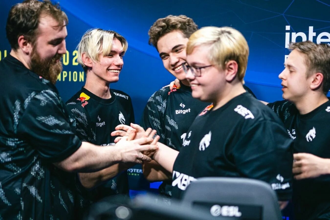 Тим спирит cs. Киберспортсмен team spirit. Состав тим спирит кс го 2021. Кс го тим спирит состав 2020. Киберспортсмены team spirit.