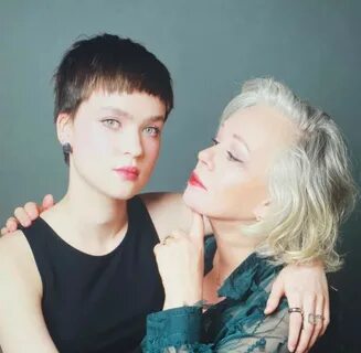 Qizil qalpoqcha haqidagi jinsiy tarbiyaviy ertak filmi.