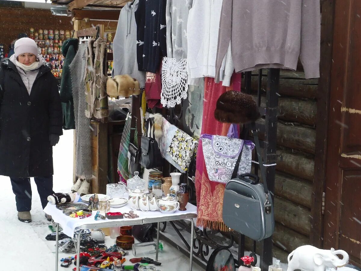 Барахолка бийск вк. Блошиный рынок в ярославле 2020. Население села мужи шурышкарский район. Блошиный рынок в омске 2021. Село мужи достопримечательности.