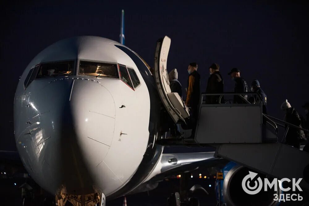 Взлётные полосы в омске. Омск москва омск перелет картинка. Авиабилеты томск красноярск. Авиабилеты из красноярска. Омск москва омск перелет картинка.