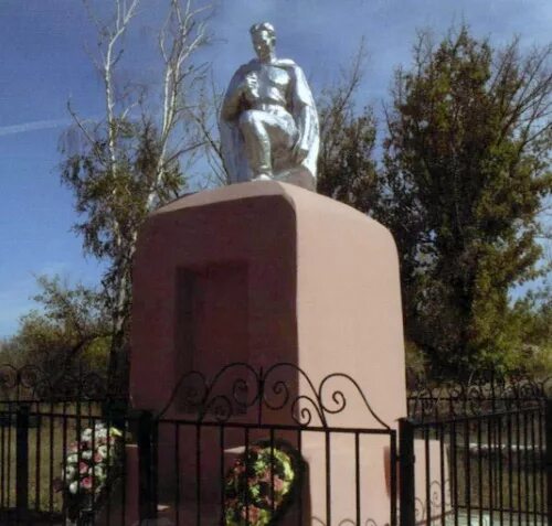 Погода в мамоне верхнемамонского. Село Нижний Мамон Воронежской области. Село Нижний Мамон Верхнемамонского района Воронежской области. Кладбище в селе Нижний Мамон Воронежской области. Дерезовка Верхнемамонский район Воронежская область.