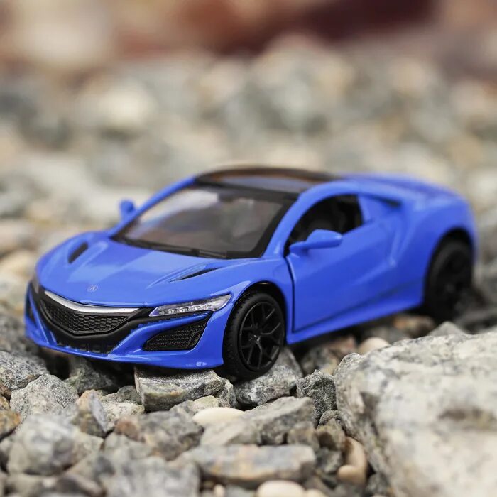 Маленькая синяя машина. Машинка синяя. Игрушечные машинки спортивные. Синяя машинка игрушка. Машинка металлическая.