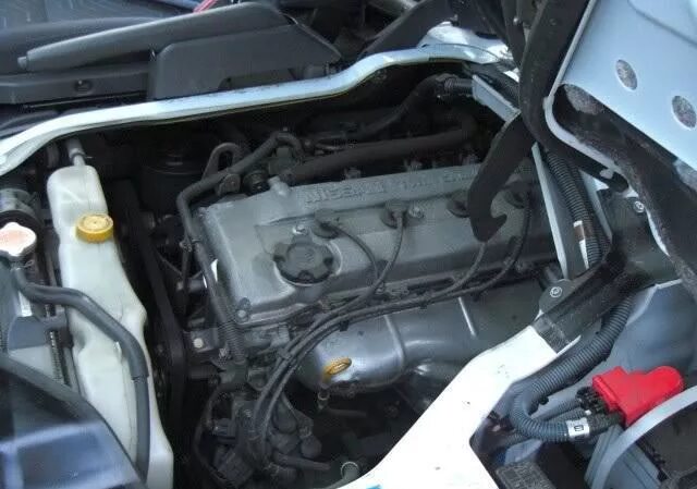 Двигатель ларго. Моторный отсек nissan largo 2.4. ниссан ларго моторный отсек. ниссан ларго где находится двигатель. nissan largo где двигатель.