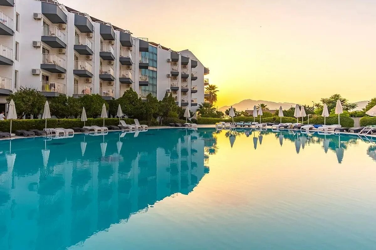 Caprice beach 4. Престиж гранд отель мармарис 4. Caprice beach 4. Луна бич делюкс мармарис. Caprice beach hotel 5 турция мармарис.