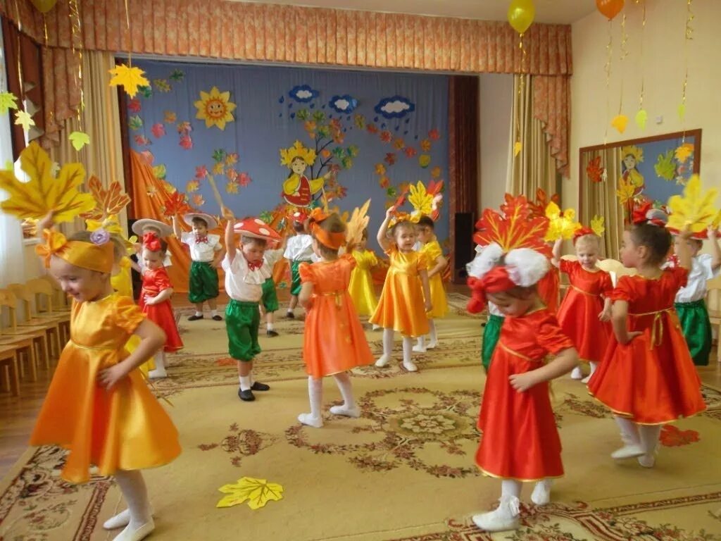 Праздник осени в детском. Праздник осени в детском саду. Осенний праздник в садике. Праздник осени в детском саду средняя группа. Танцы для детей средней группы