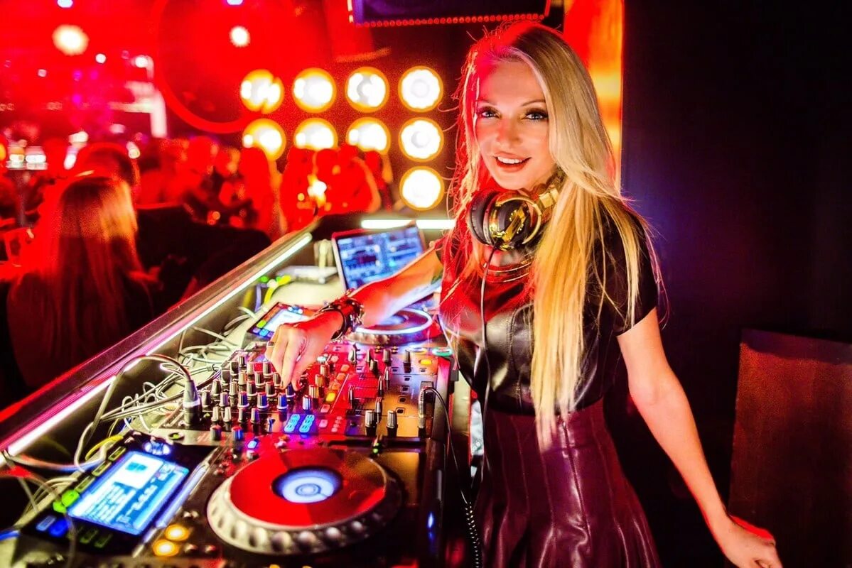 Пати микс доски. Диджей 2023. Диджей антон чехов. Фотосессия для диджея. Диджей 2023.